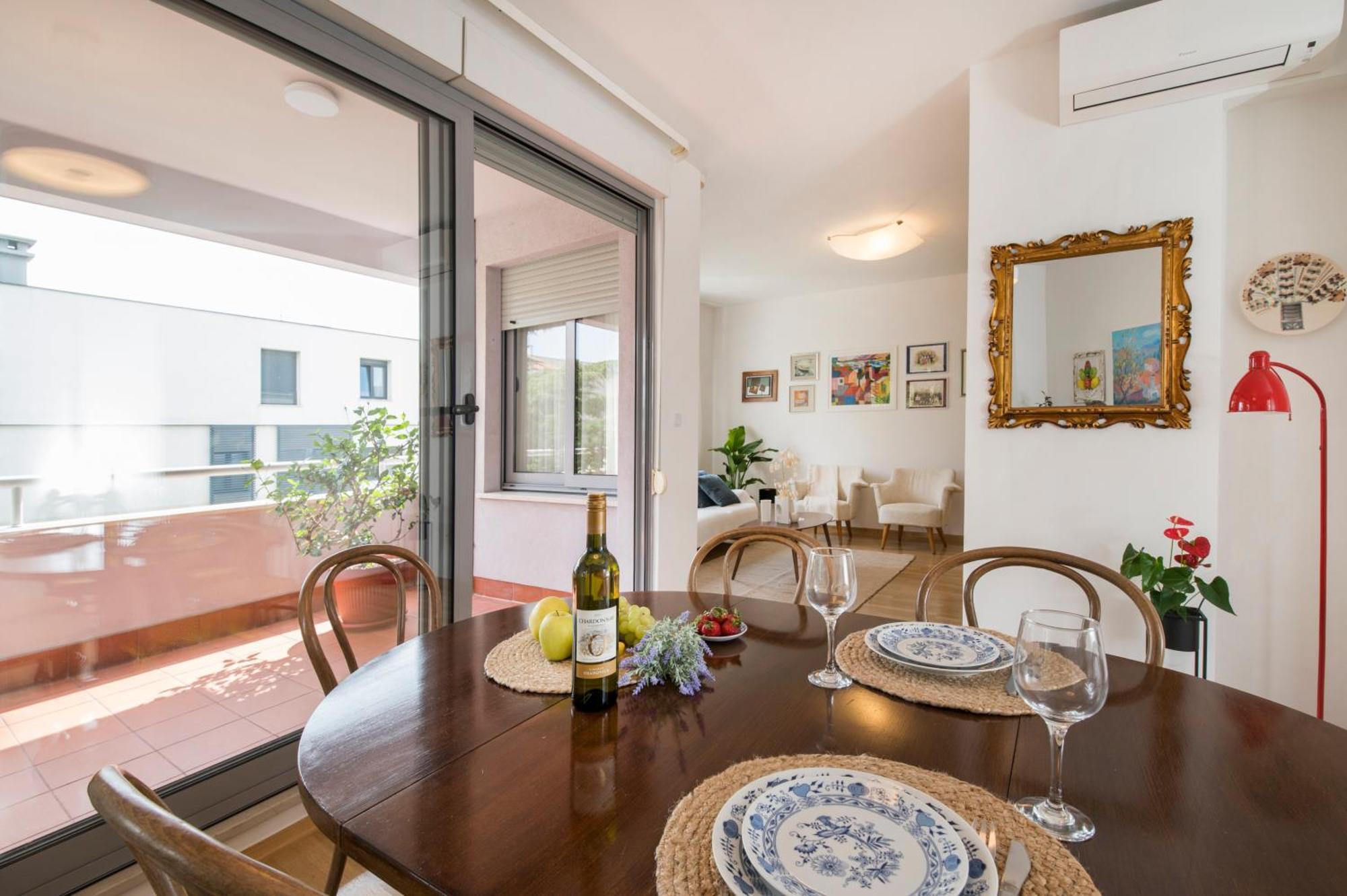 Appartement Palm Tree Superior - Specially Designed Three-room - Location Right Next To The And The Center - Beautiful Terrace Split