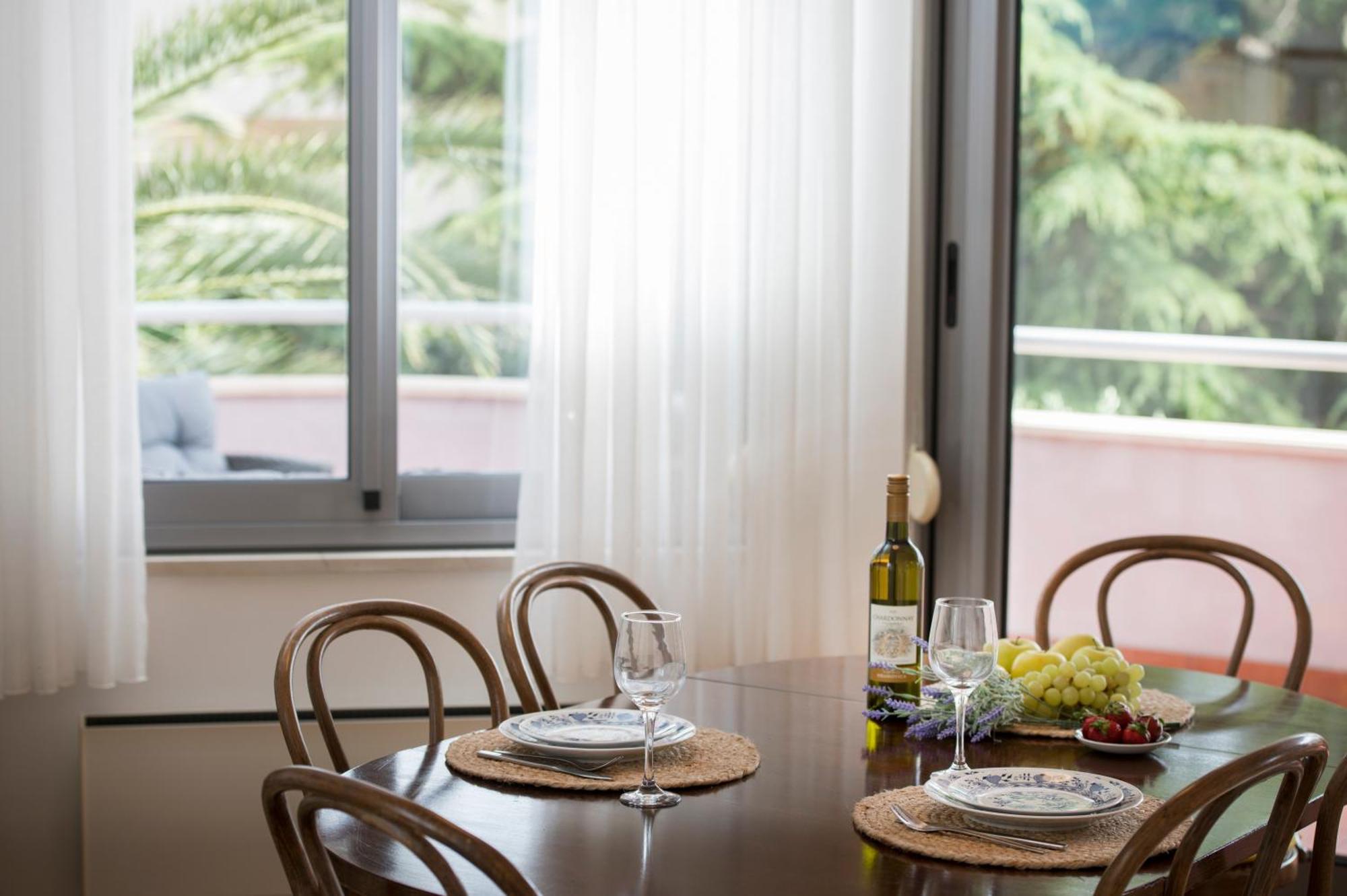 Palm Tree Superior - Specially Designed Three-room - Location Right Next To The And The Center - Beautiful Terrace