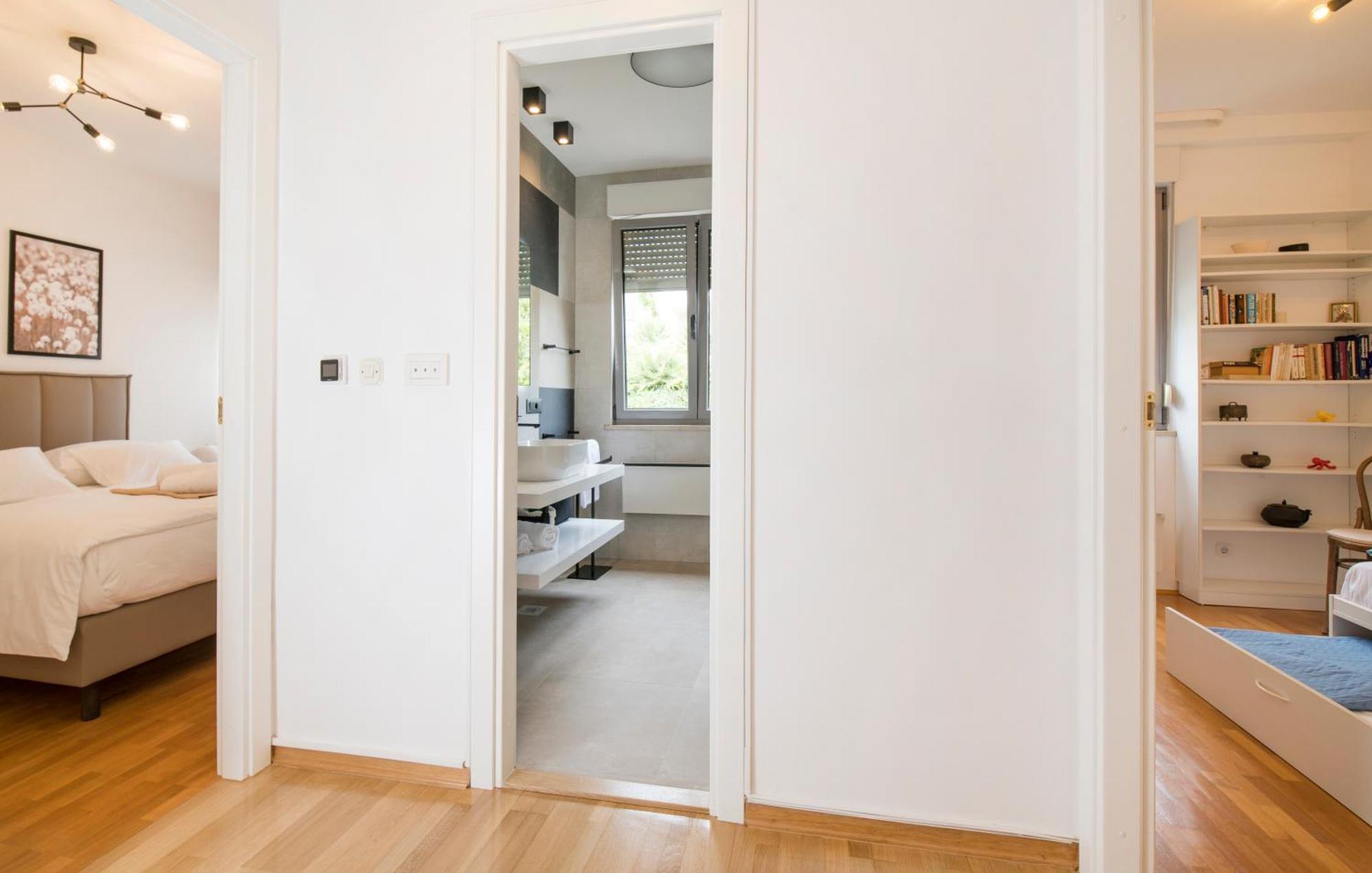 Palm Tree Superior - Specially Designed Three-room - Location Right Next To The And The Center - Beautiful Terrace Appartement